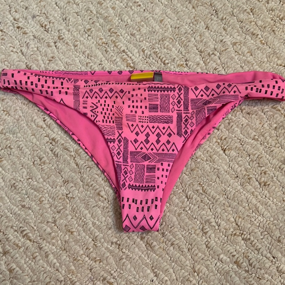 PacSun Medium Pink Patterned Bathing Suit Bottom